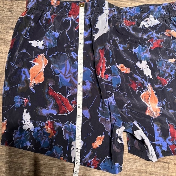 Womens shorts size L preloved - Picture 3 of 5